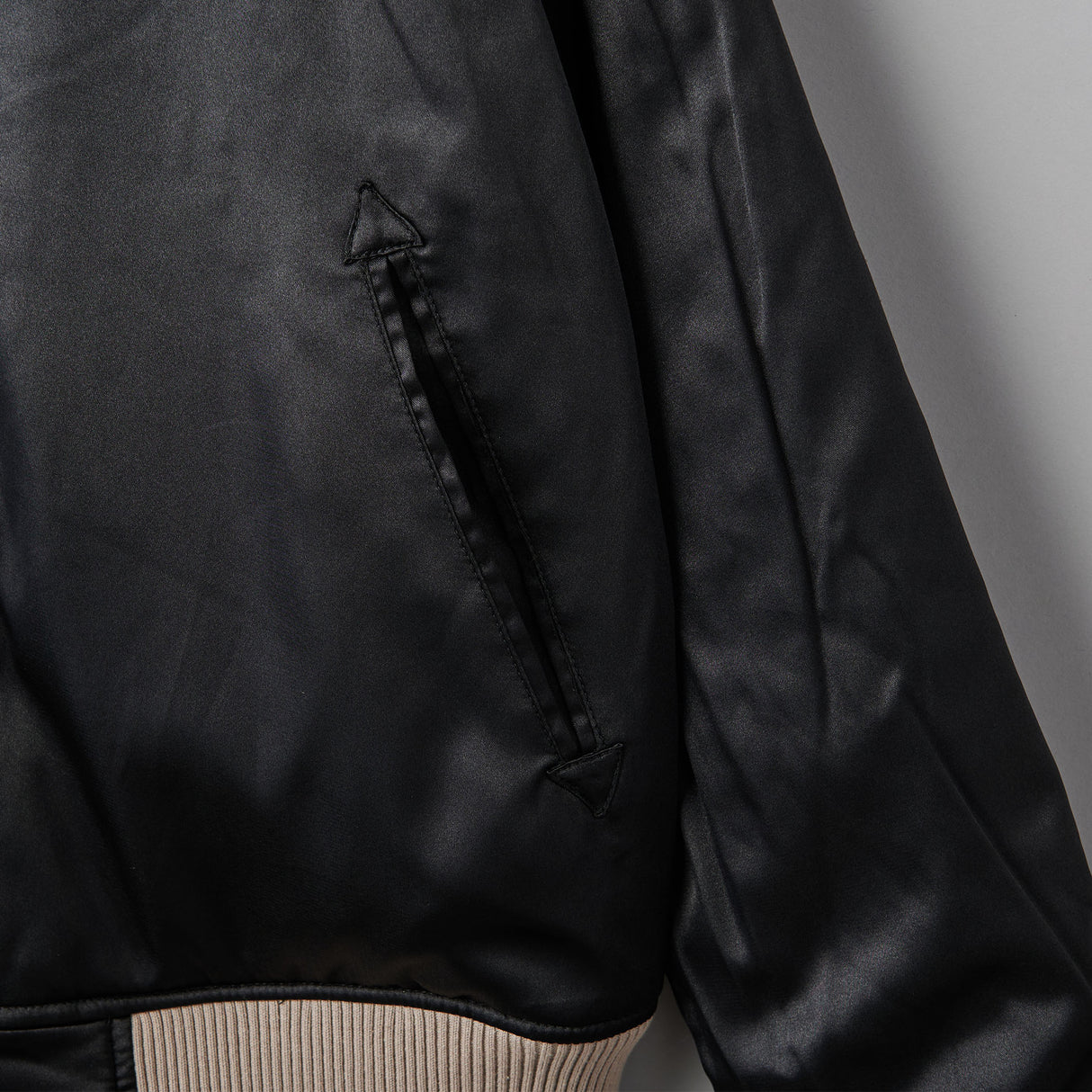 VALORANT ONI リバーシブルスカジャン (VLRNT×UA)