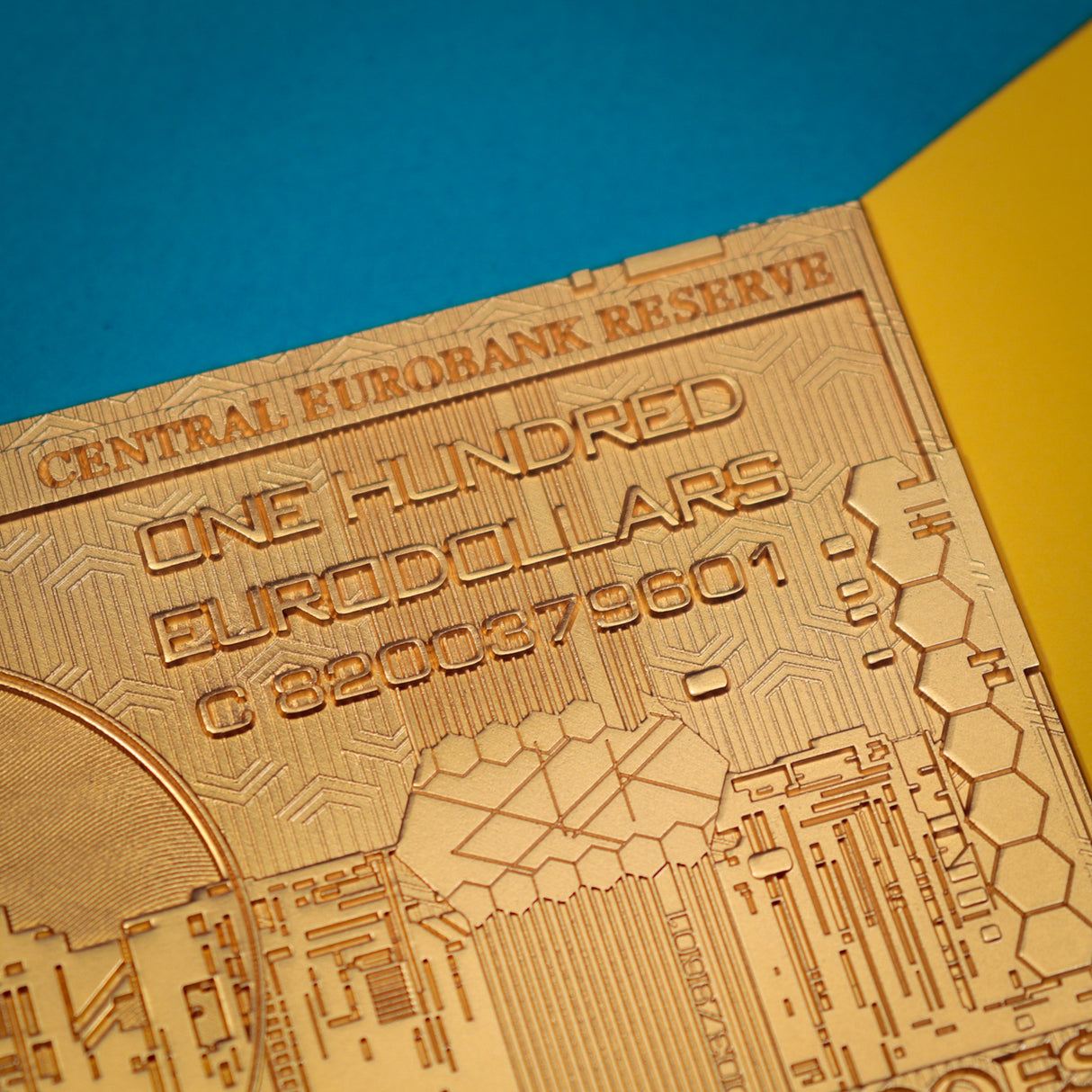 サイバーパンク2077 メタル ユーロドルレプリカ(シリアルナンバー入り)