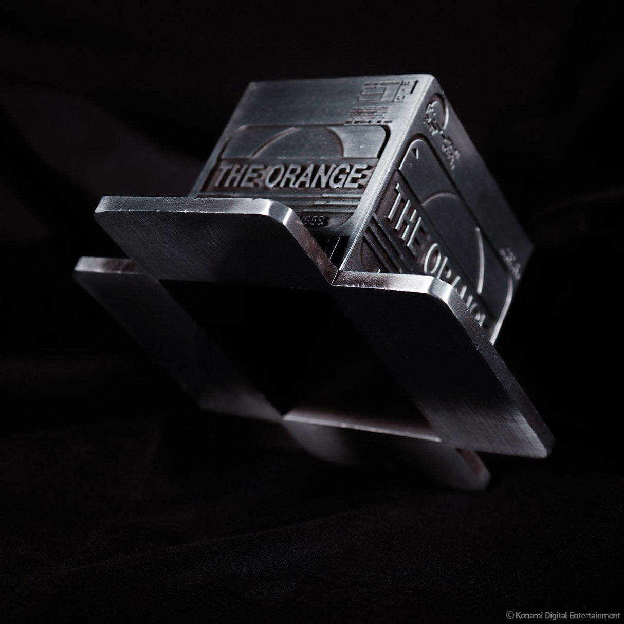 METAL GEAR SOLID 2 SONS OF LIBERTY オレンジのダンボール箱 レプリカ