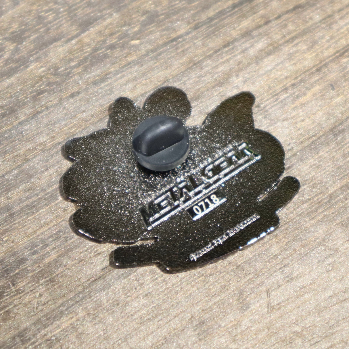 METAL GEAR SOLID フォックスハウンドピンバッジ(シリアルナンバー入り)