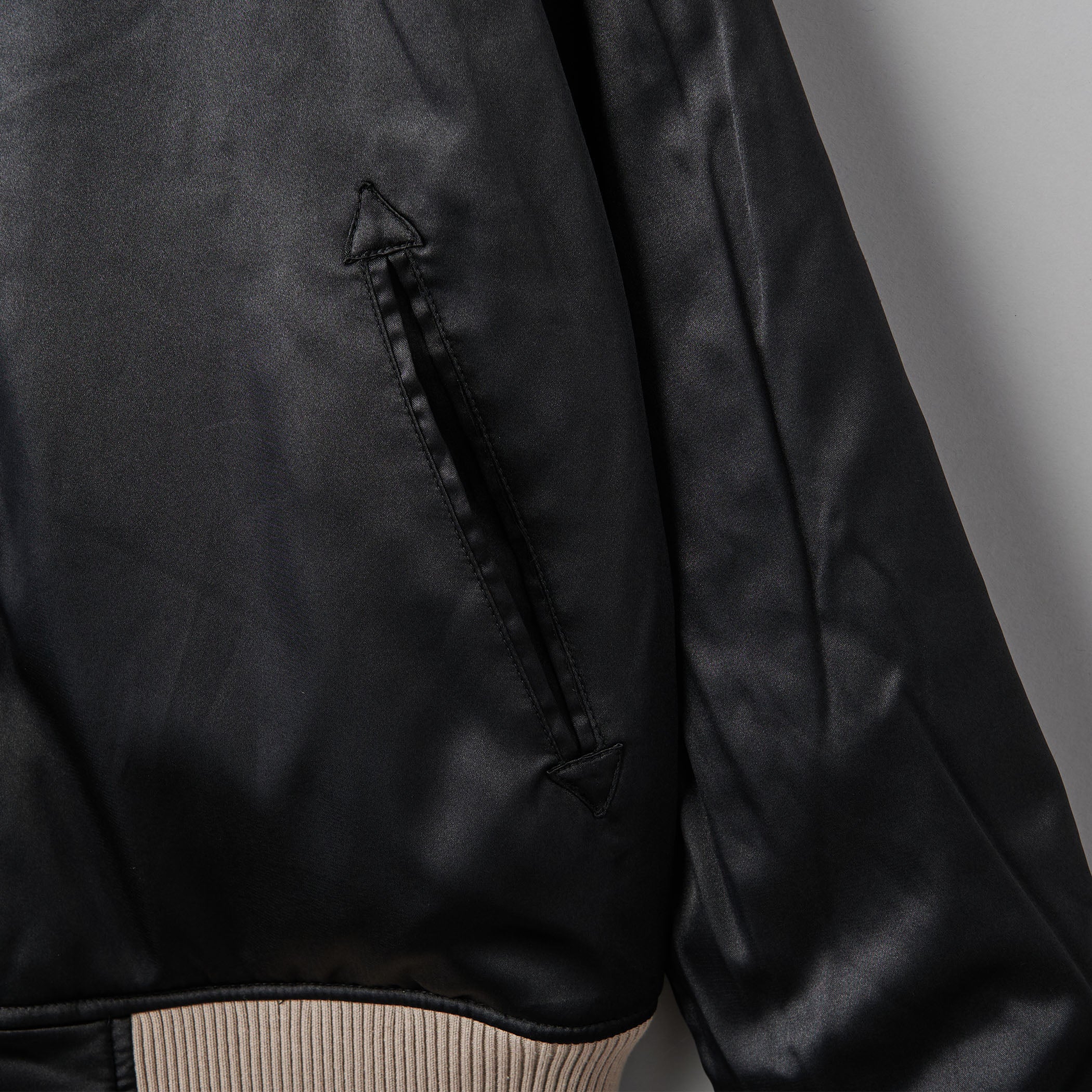 VALORANT ONI リバーシブルスカジャン (VLRNT×UA） – インフォレンズ