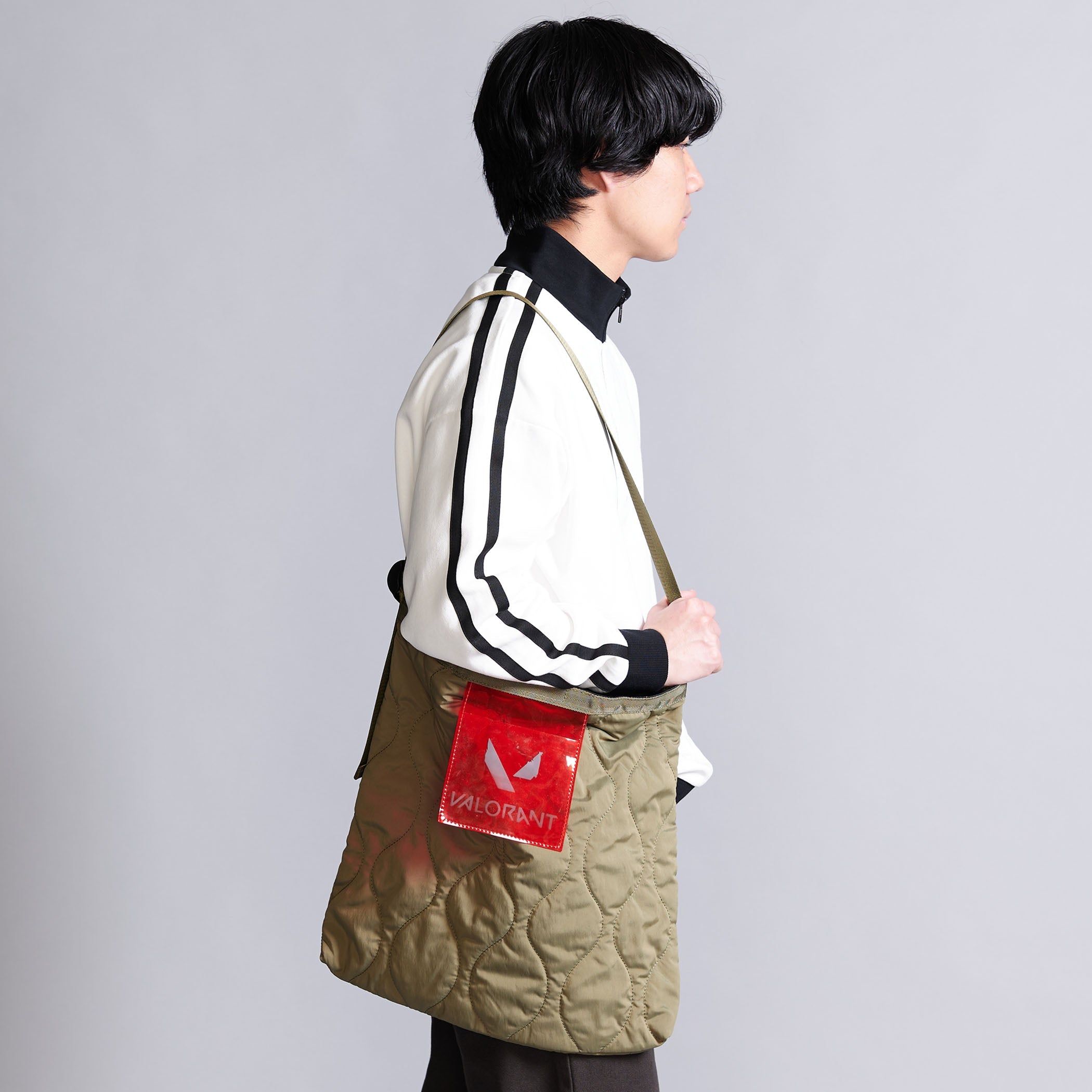 VALORANT オリジナル 3連レザーバッグ VALORANT ショルダーバッグ (VLRNT×UA）Olive – インフォレンズ