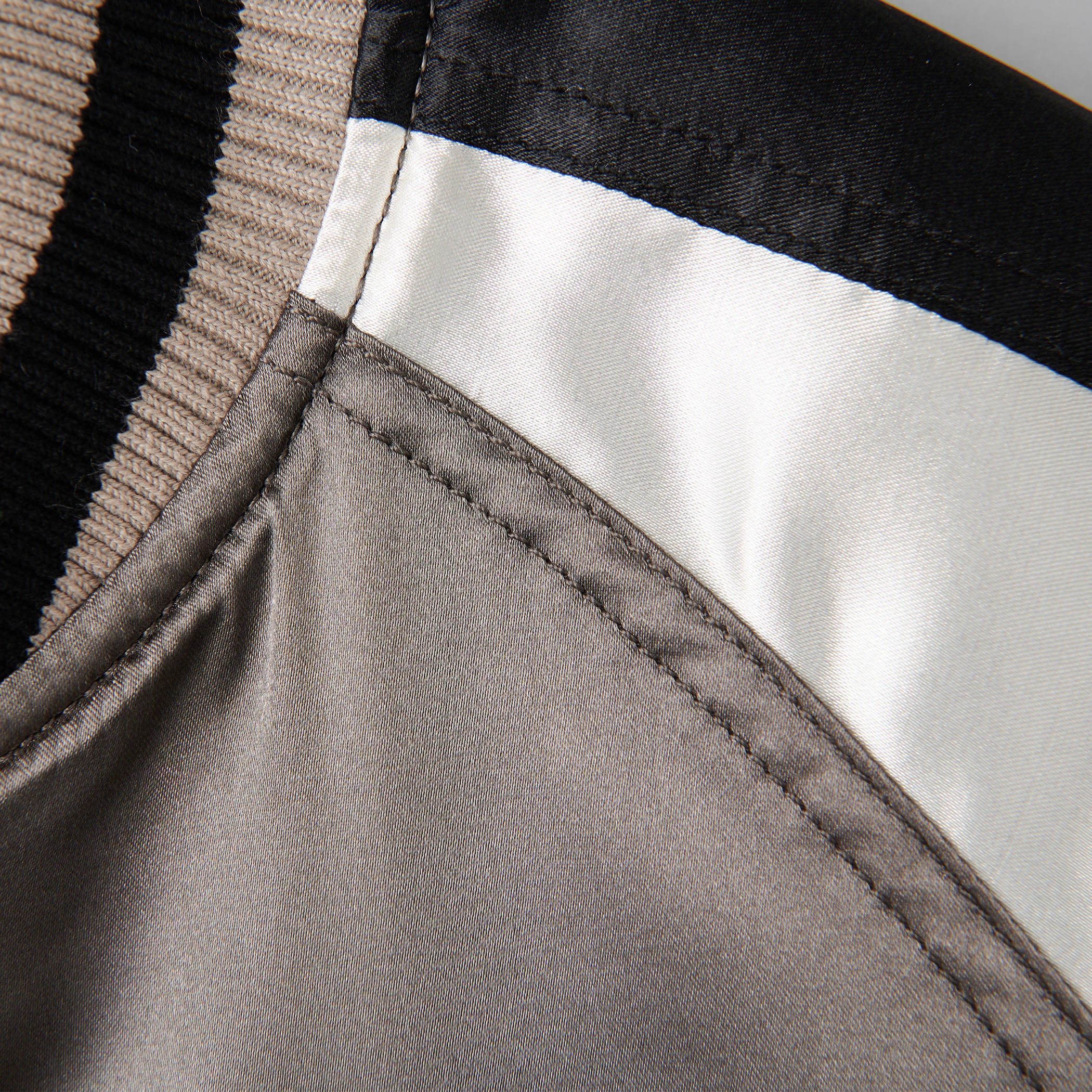 VALORANT ONI リバーシブルスカジャン (VLRNT×UA） – インフォ