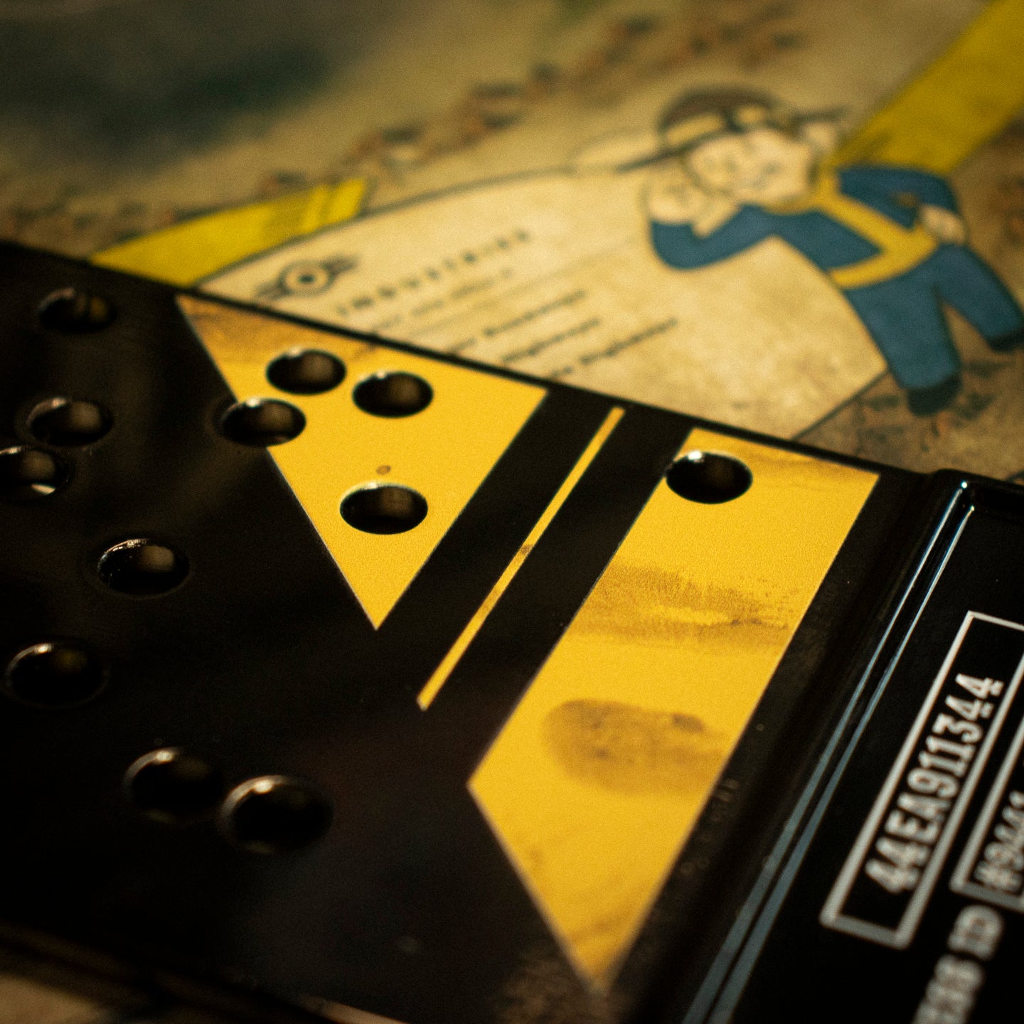 フォールアウト 核キーコード レプリカ 世界限定5,000個 Amazon.com: Fallout Limited Edition Nuclear Keycard Replica