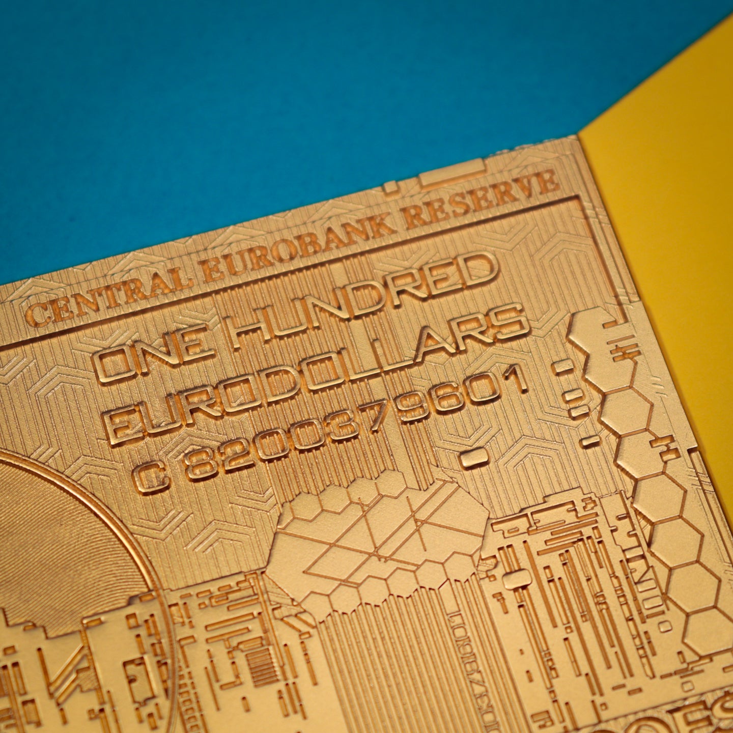 サイバーパンク2077 メタル ユーロドルレプリカ（シリアルナンバー入り