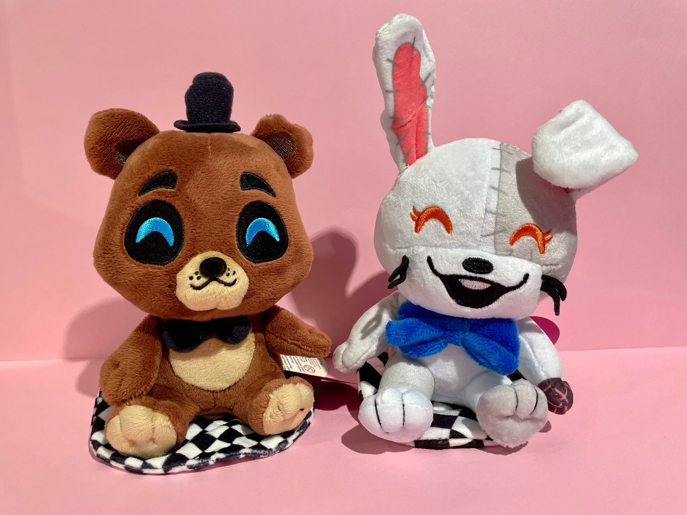 Youtooz Five Nights at Freddy's 肩乗せぬいぐるみ（バニー