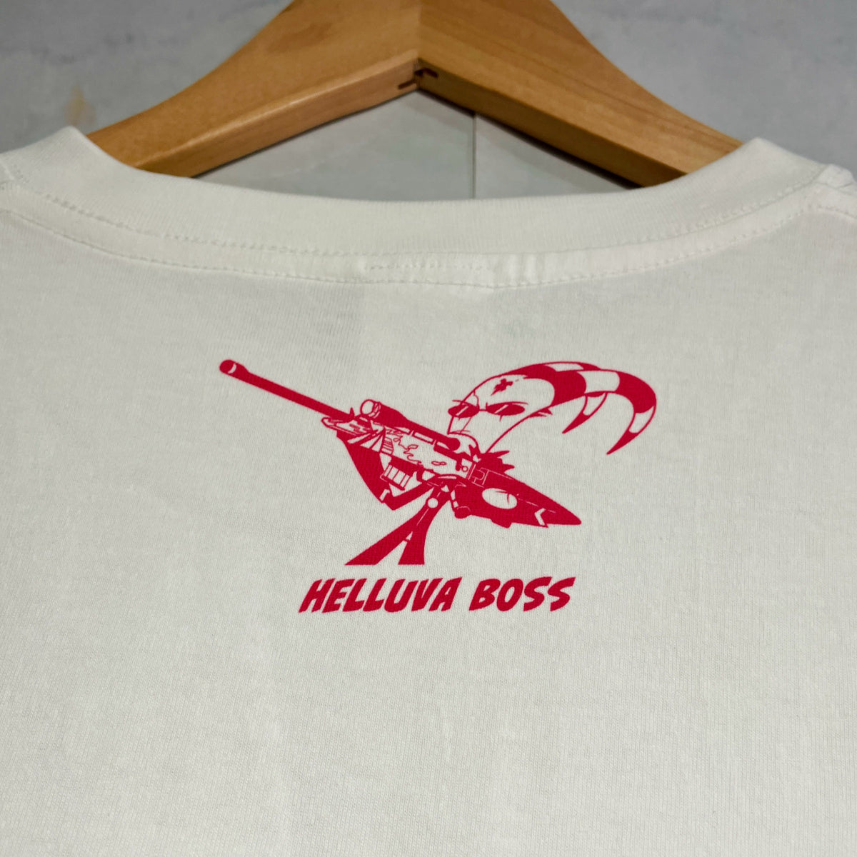 HELLUVA BOSS Tシャツ（サーカスにて/ルールーランド）
