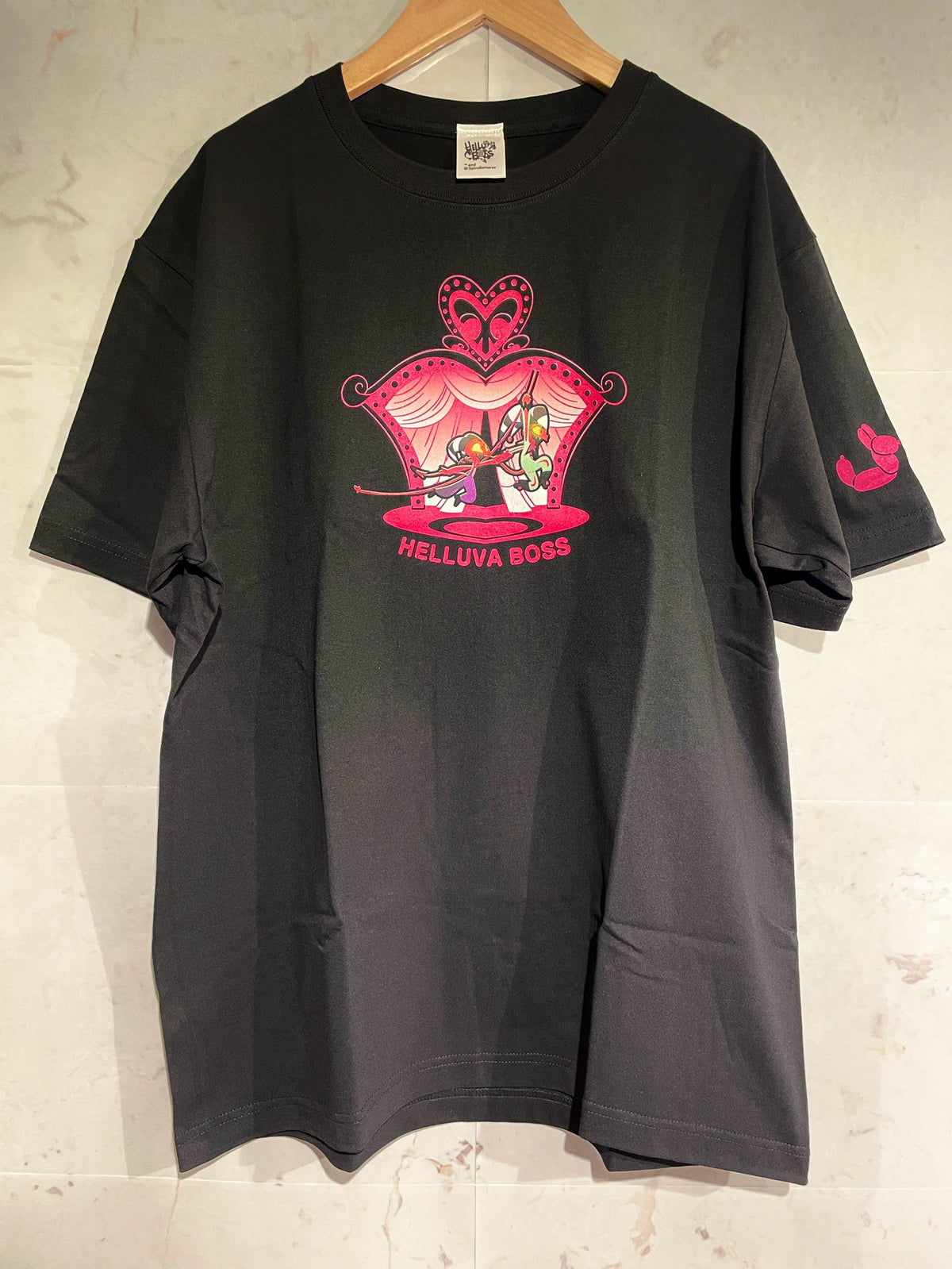 HELLUVA BOSS Tシャツ（サーカスにて/ルールーランド）